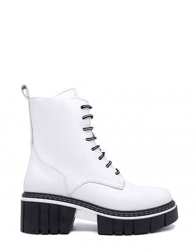 Белые кожаные демисезонные ботинки