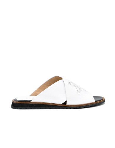 Білі шкіряні шльопанці