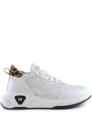 Білі шкіряні  літні  кросівки 