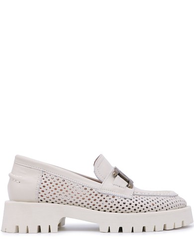 Білі шкіряні  лофери літні