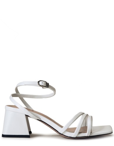 Белые кожаные летние босоножки 