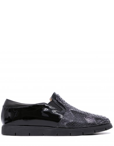 Чорні  лакові  демісезонні  сліпони