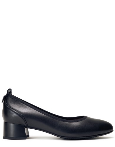 Черные кожаные демисезонные  туфли на каблуке 