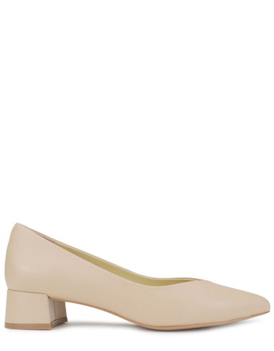 Бежевые кожаные демисезонные  туфли на каблуке 