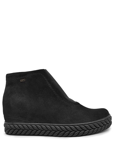 Черные замшевые демисезонные ботинки 