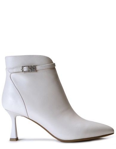 Белые кожаные демисезонные ботинки 