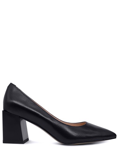 Черные кожаные демисезонные туфли на каблуке 