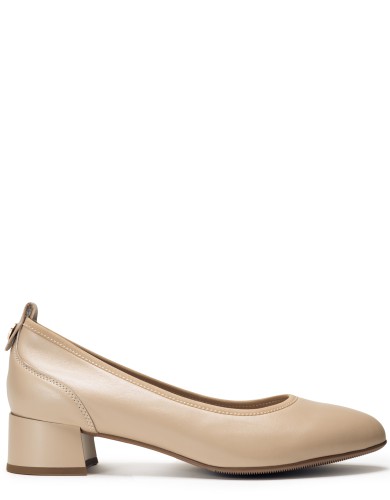 Бежевые кожаные демисезонные  туфли на каблуке 