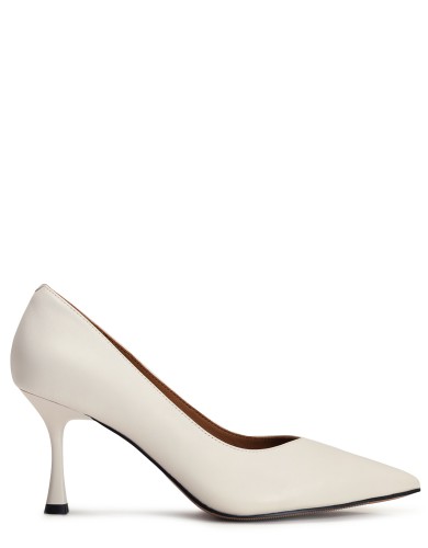 Молочные кожаные демисезонные  туфли на каблуке