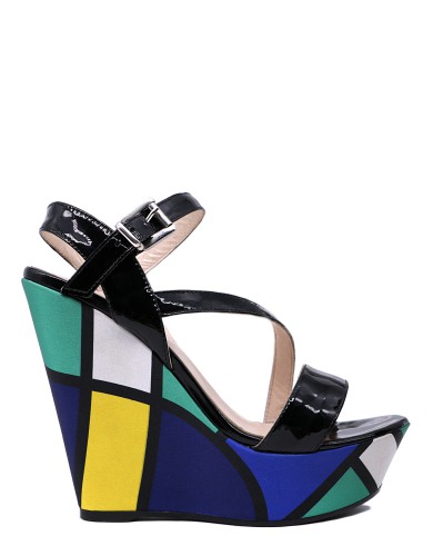 Різнокольорові  лакові  літні  босоніжки 