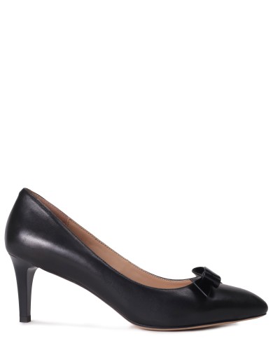 Черные кожаные демисезонные  туфли на каблуке 