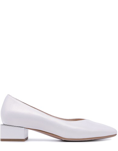 Білі шкіряні демісезонні туфлі на підборі