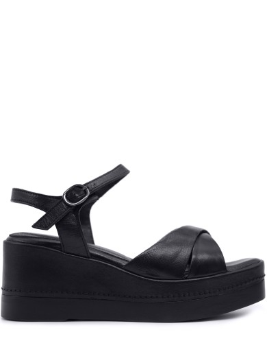 Чорні  шкіряні літні  босоніжки