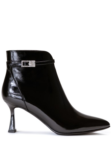 Черные лаковые демисезонные ботинки 