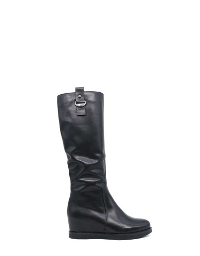 Черные кожаные зимние сапоги