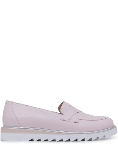 Пудровые кожаные демисезонные  лоферы