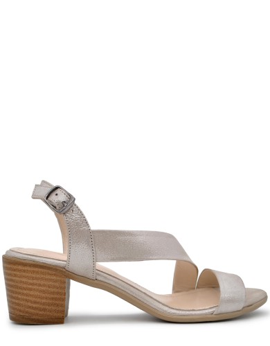 Бежевые кожаные босоножки