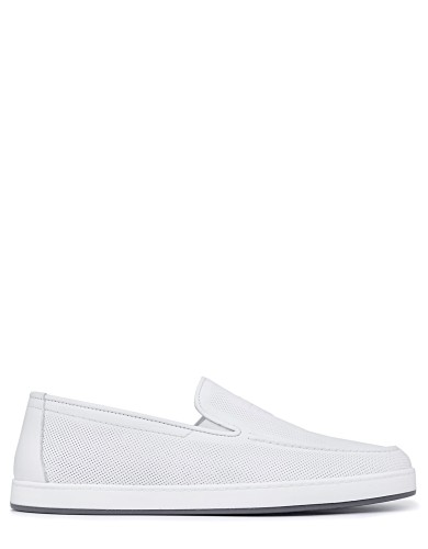 Белые кожаные демисезонные слипоны