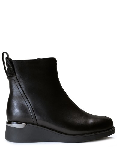 Чорні  шкіряні зимові черевики 