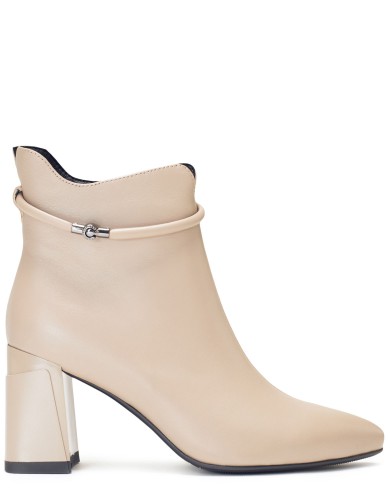 Бежевые кожаные демисезонные ботинки 