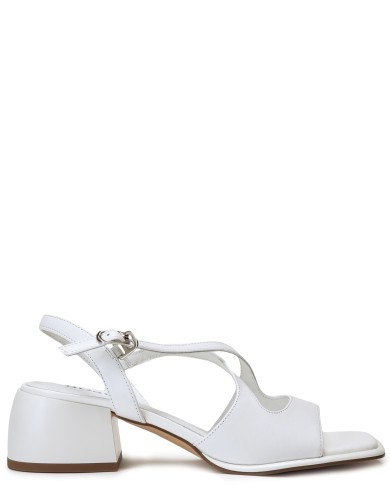 Белые кожаные летние босоножки