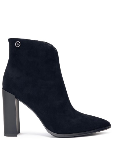 Черные замшевые демисезонные ботинки 