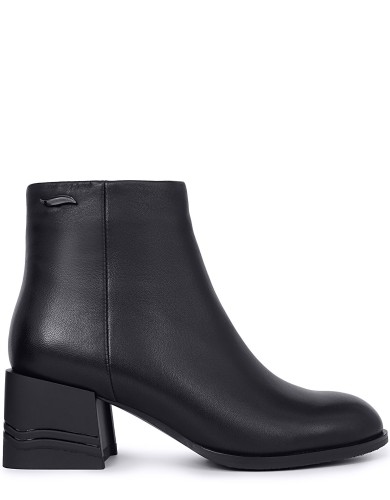 Черные кожаные демисезонные ботинки 