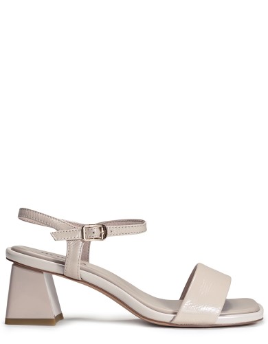 Бежевi лакові  літні  босоніжки