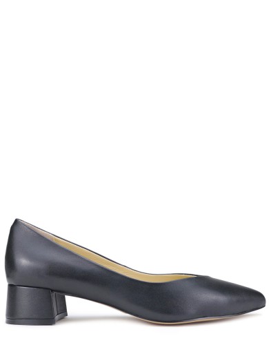 Черные кожаные демисезонные  туфли на каблуке 