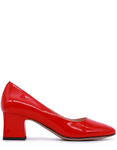 Красные лаковые демисезонные  туфли на каблуке 