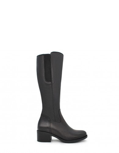 Чорні  шкіряні демісезонні  чоботи