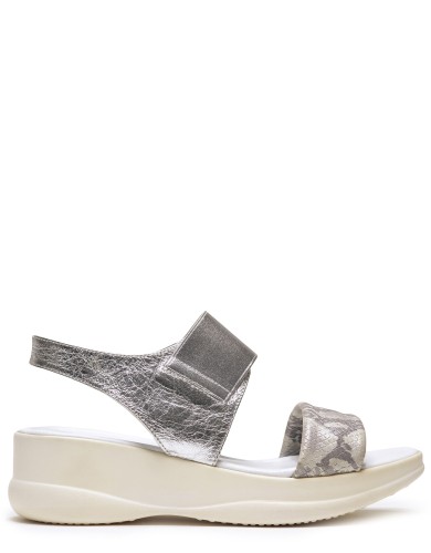 Срібні шкіряні  сандалі