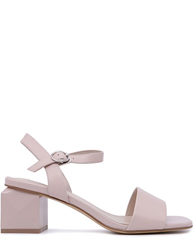 Бежевые кожаные босоножки