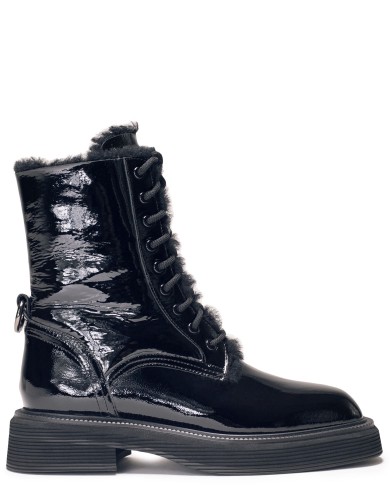 Чорні лакові  черевики на каблуку