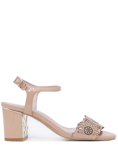 Бежевые лаковые летние босоножки 