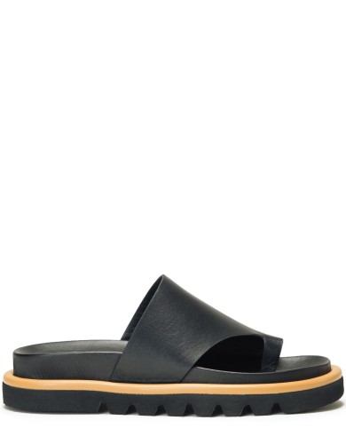 Чорні шкіряні шльопанці