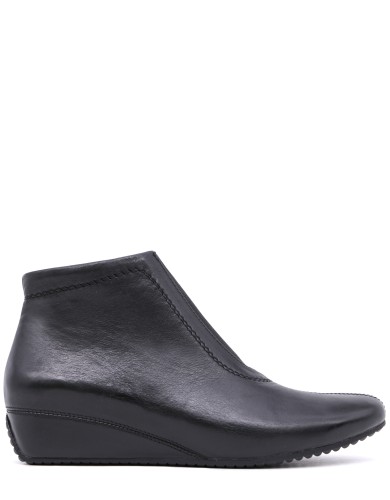 Чорні шкіряні демісезонні черевики