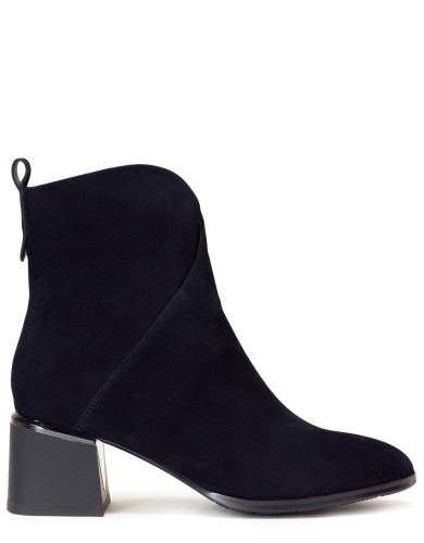 Черные замшевые демисезонные ботинки 