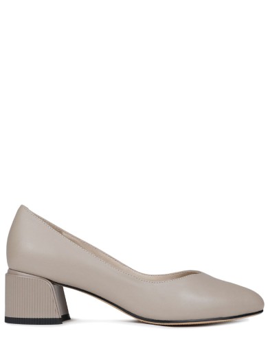 Серые  кожаные демисезонные  туфли на каблуке 