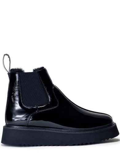 Чорні  лакові  зимові уггі 