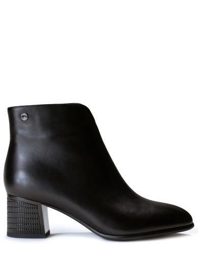 Черные кожаные демисезонные ботинки 