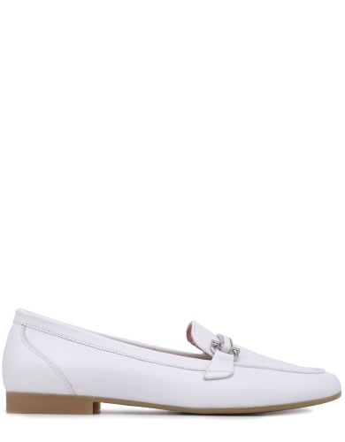 Белые кожаные демисезонные  лоферы