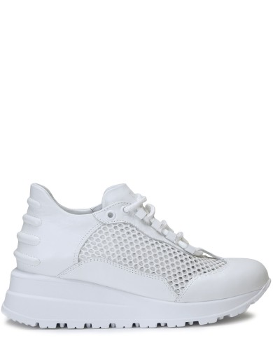 Білі шкіряні  літні  кросівки 