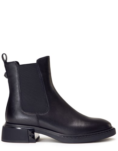 Чорні  шкіряні  демісезонні  черевики 