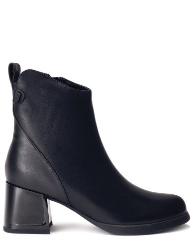 Черные кожаные демисезонные ботинки 