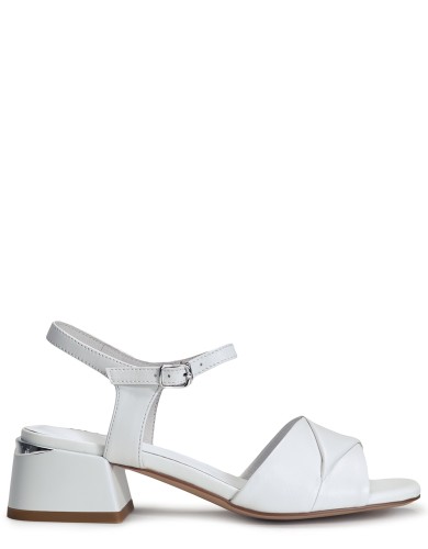 Білі шкіряні літні  босоніжки