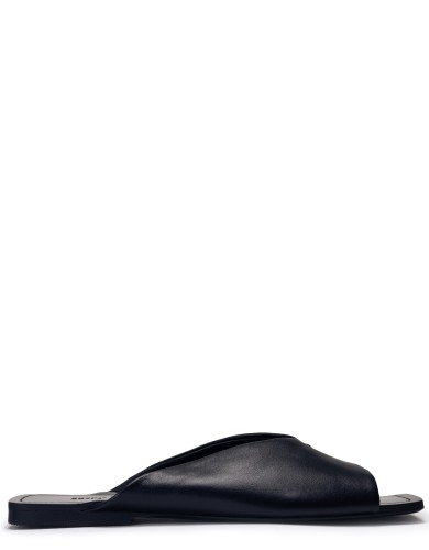 Чорні шкіряні шльопанці