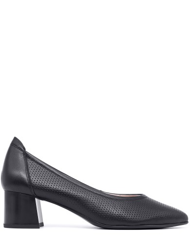 Черные кожаные демисезонные  туфли на каблуке 