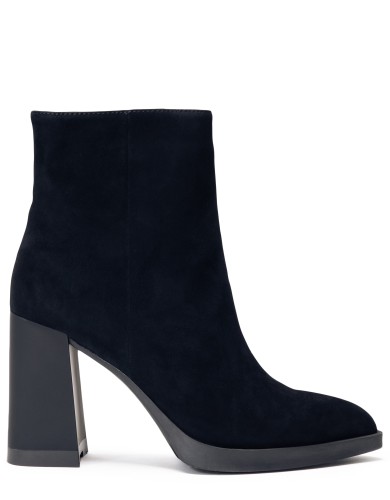 Черные замшевые демисезонные ботинки 