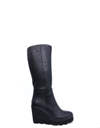 Чорні  шкіряні зимові чоботи 